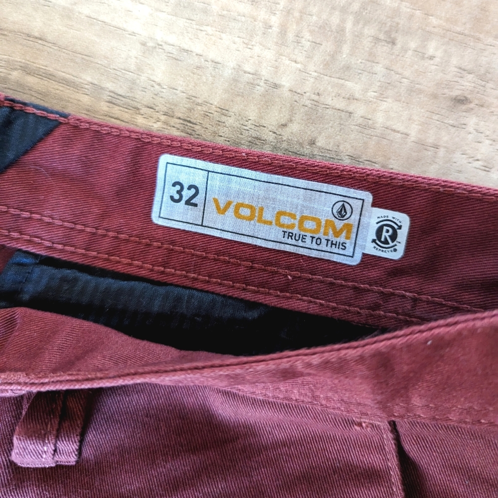 Volcom shorts - Picture 2 of 2